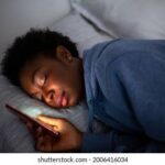 5 Reasons Why You Should Avoid Sleeping With Your Phone Next To Your Head